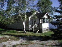 Ballard's Black Island guest cabin near lake