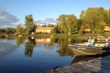 Cabins and boat at Bayview Lodge