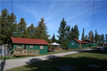 Guest cabins at Kingfisher Resort