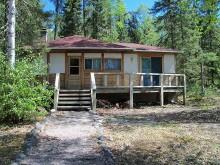Lakeside guest cabin with WiFi at Stormer Lake Lodge