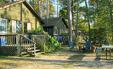 Housekeeping guest cottages at Sunbeam Bungalows