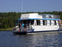 Rental houseboat from Three Buoys Houseboats