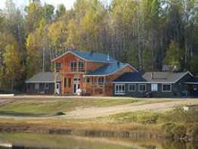 Guest chalets at La Verendrye Lodge