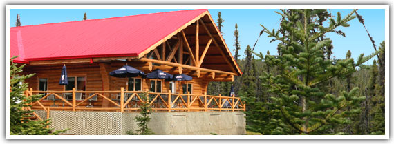 Log main lodge at Odyssee Boreale