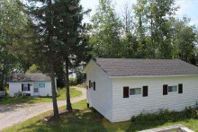 Guest cabins at The Lodge at Parent Lake